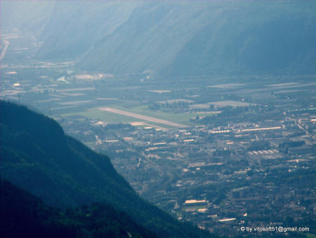 L'aereoporto di Bolzano (dalla strada per Vanga